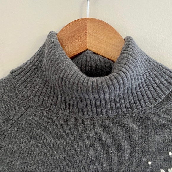 Eddie Bauer Grey Snowflake Turtleneck Sweater Size Medium - Picture 7 of 8